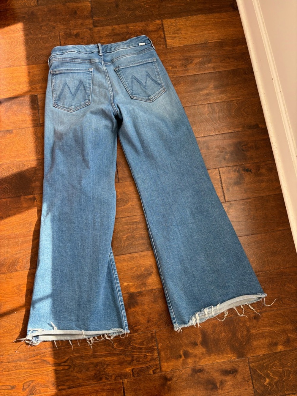 Mother Denim The Roller Fray Jeans Fan Favorite (color) size 29 - Picture 4 of 4